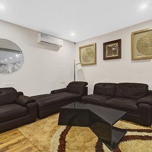 Super Townhouse Oak Hitec City Near Image Hospital